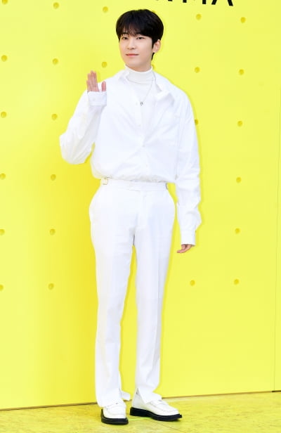 [TEN 포토] 세븐틴 원우 '애교 눈웃음'