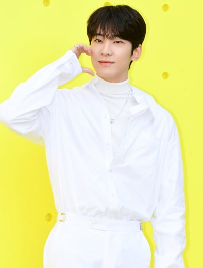 [TEN 포토] 세븐틴 원우 '이래도 안 반할래?'