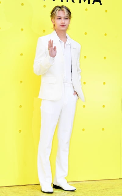 [TEN 포토] 세븐틴 준 '화려한 패셔니스타'