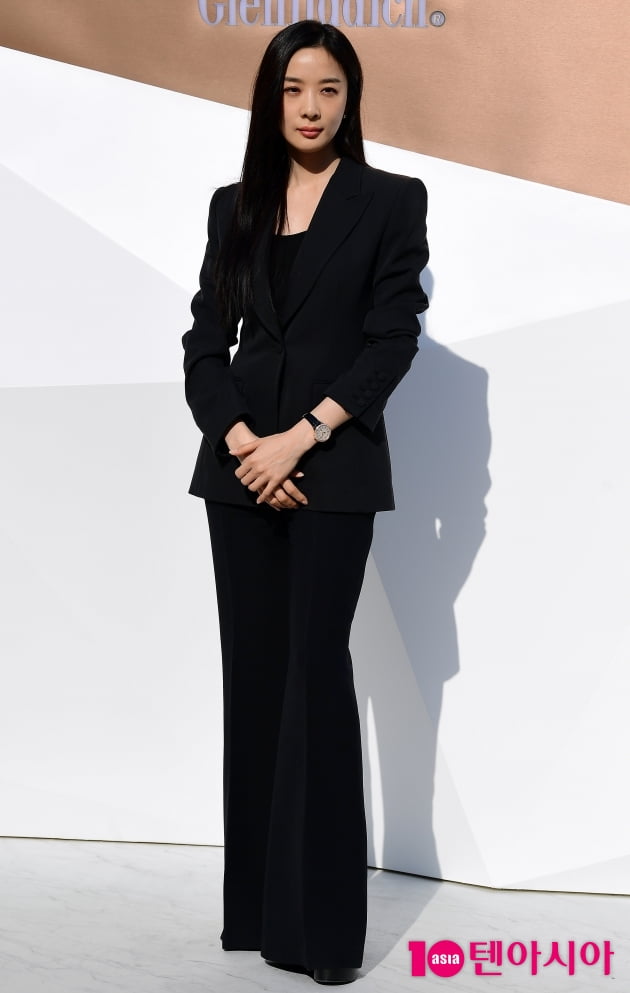 [TEN 포토] 이청아 '우아한 블랙스완'