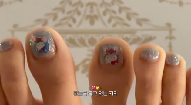 고양이 캐릭터 최애? 블랙핑크 지수, 젠득이가 사준 티셔츠+패디 아트 공개