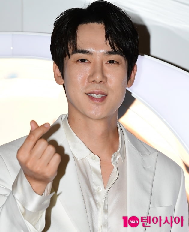 [TEN 포토] 유연석 '사랑스러운 하트'