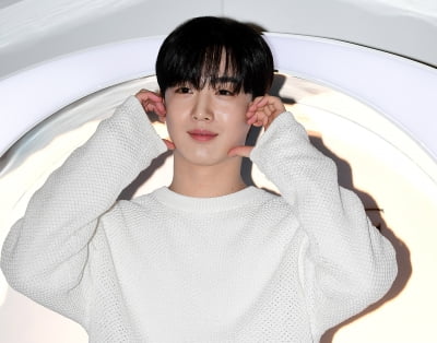 [TEN 포토] 김요한 '매력적인 볼하트'