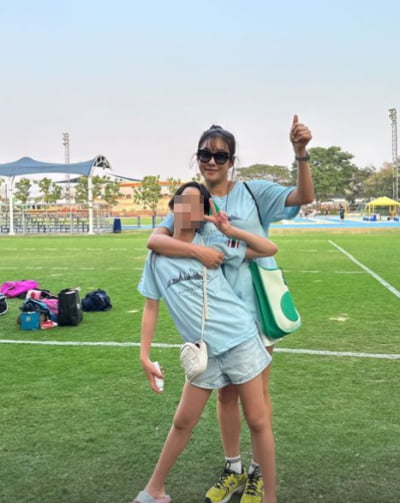 '금융업♥' 현영, 딸 학비만 6억 내더니 방콕까지 쫓아간 열혈맘