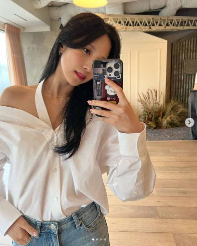 트와이스 미나, 청바지+흰티만 입어도 빛나...쇄골미인