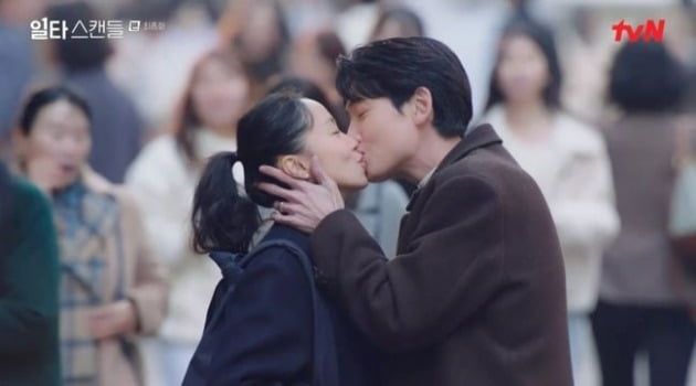 사진=tvN '일타스캔들' 방송 화면.