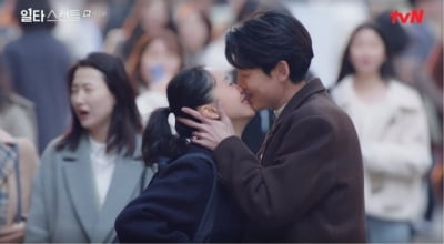 [종합] 작가가 반성한 '일타 스캔들' 엔딩은, 전도연♥정경호 길거리 키스 [TEN초점]