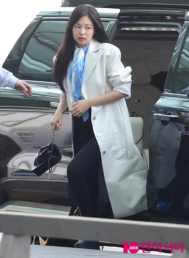 [TEN 포토] 블랙핑크 제니 '화려한 공항패션'