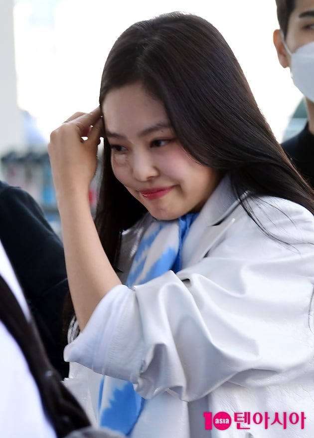 [TEN 포토] 블랙핑크 제니 '인형의 꽃미소'