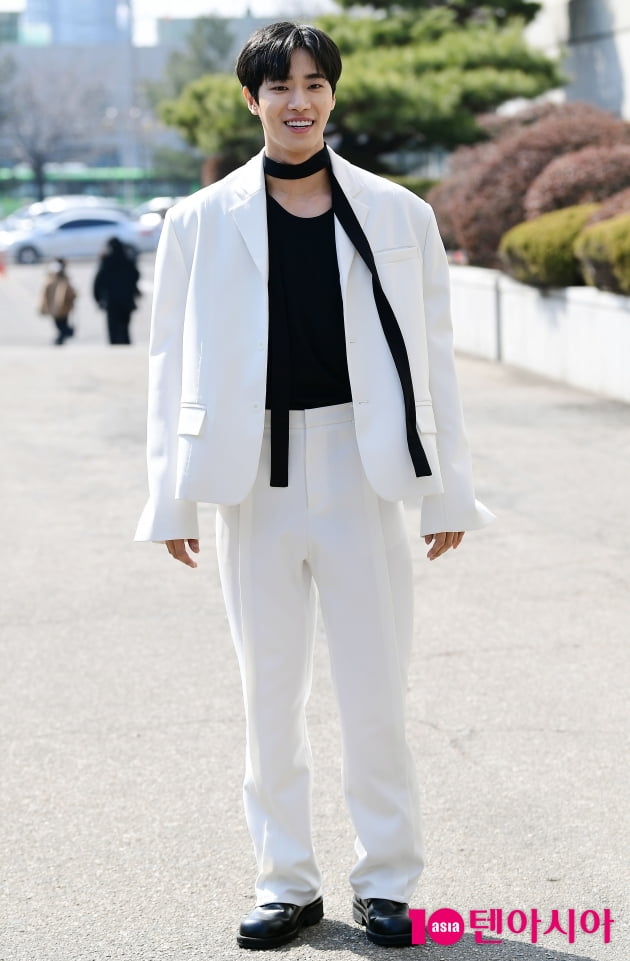[TEN 포토] 추영우 '머리부터 발끝까지 센스가 가득~'