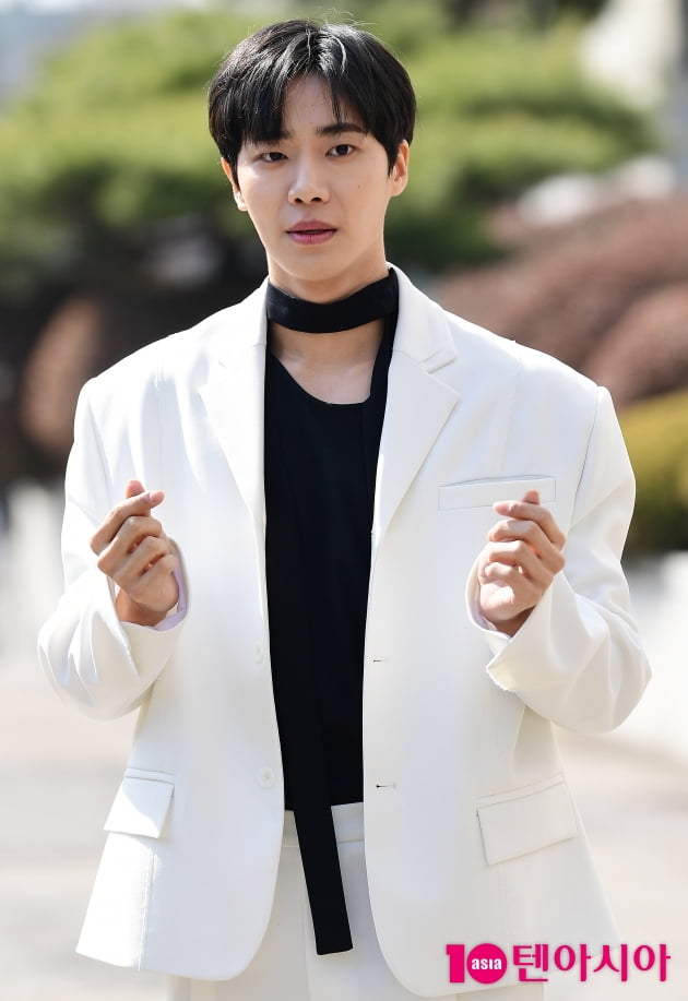 [TEN 포토] 추영우 '멋진 하트'