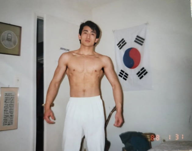 차인표, 35년전 원조 몸짱 선명한 복근..."책은 한 권도 없음"