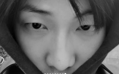 누가 RM 셀피 찍는 법 좀 알려주세요…각도 보정 시급