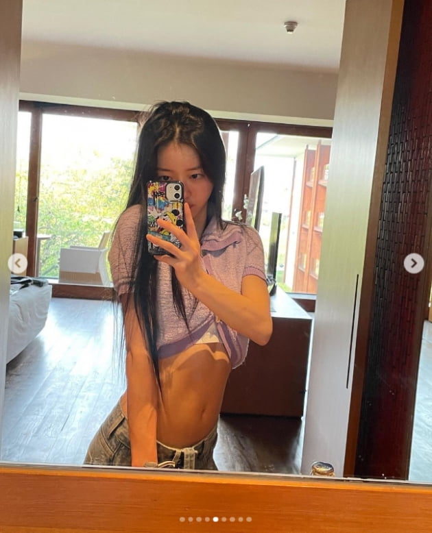 유아, 한줌허리에 복근노출...아이돌은 역시 달라