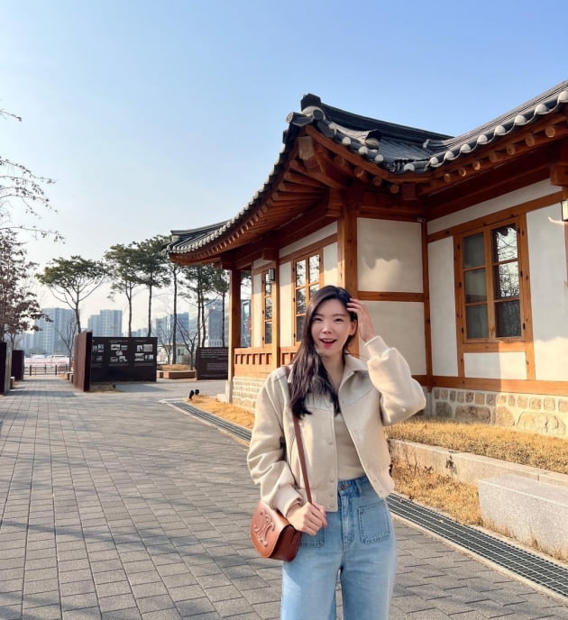 '윤남기♥' 이다은, C사 명품백 걸고 잔뜩 신난 미소 "광합성 중"