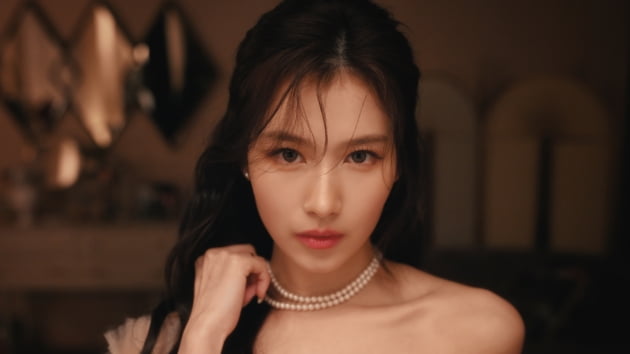 트와이스, 'READY TO BE' 선주문 170만 장 돌파…자체 최고 기록