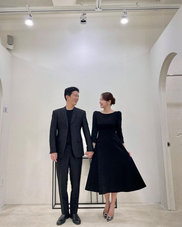 소이현, ♥인교진과 손 마주 잡고 행복 웃음…그림체 닮은 예쁜 부부