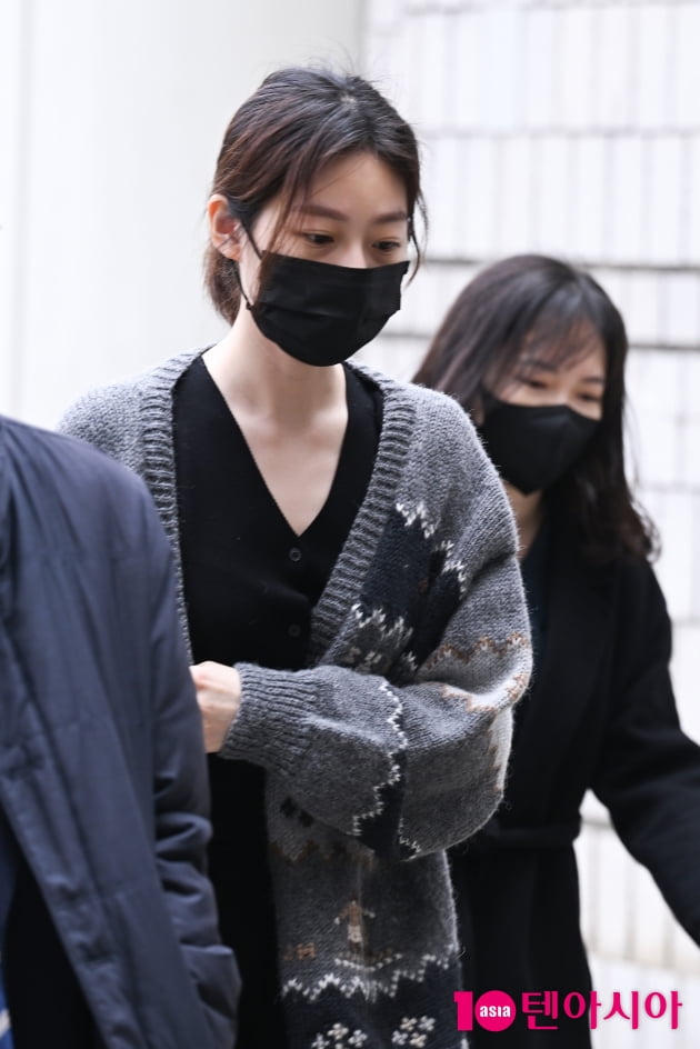 [TEN 포토] 김새론 '긴장된 표정으로 법원 출석'