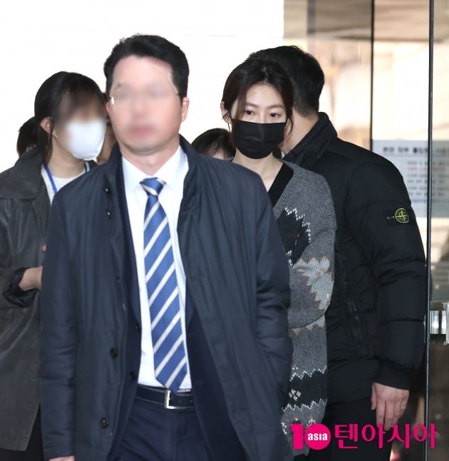 [TEN 포토] 법정으로 들어가는 김새론