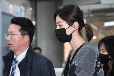 [TEN 포토] 김새론 '취재진 질문에 묵묵부답'