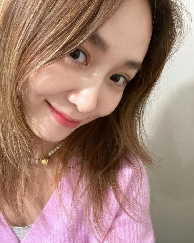 옥주현, 매일 입던 트레이닝복 벗어 던졌다…진주 목걸이+봄 몰고 온 의상