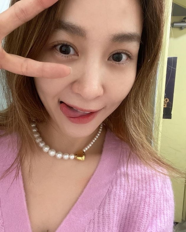 옥주현, 매일 입던 트레이닝복 벗어 던졌다…진주 목걸이+봄 몰고 온 의상