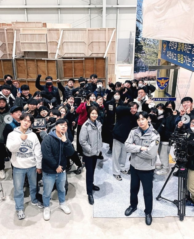 수영, 티아라 쓰고 행복한 공주님...♥정경호 또 반하겠네
