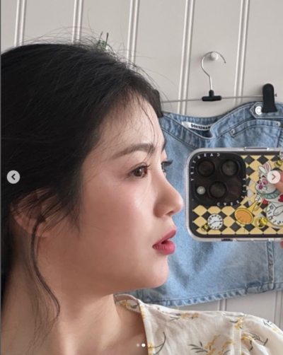 '어린 연진' 신예은, 핑크빛 미모...시원한 패션