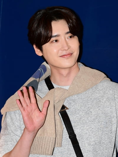 [TEN 포토] 이종석 '심쿵 눈맞춤'