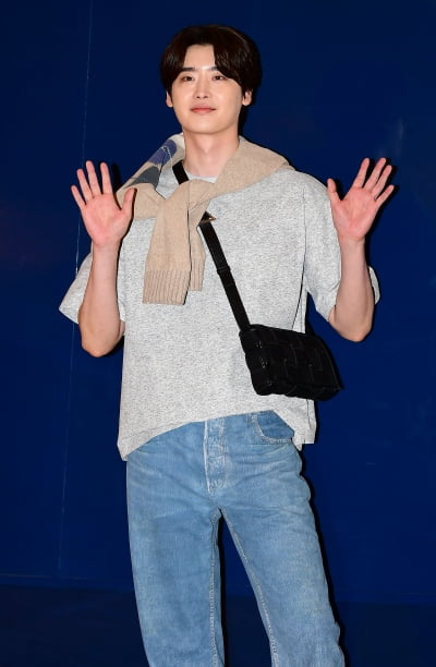 [TEN 포토] 이종석 '마초남의 매력'