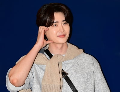 [TEN 포토] 이종석 '마성의 분위기남'