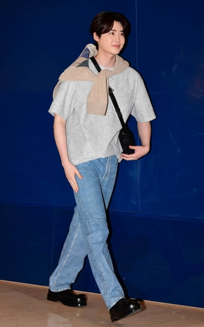 [TEN 포토] 이종석 '청바지+티만 입어도 빛나'