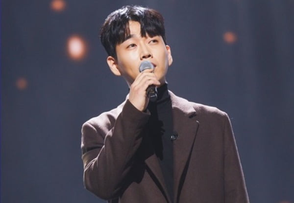 폭행 전과가 밝혀져 '불타는 트롯맨'에서 하차한 황영웅