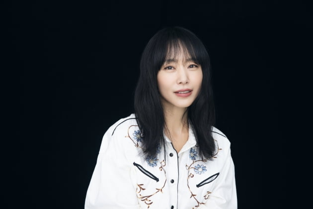 전도연 "前작품들 너무 야해, 17년만의 로코로 RE마인드…대중 기대감 감당 가능하죠"[TEN인터뷰]