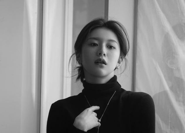 고윤정, 흑백 필터만 설정했을 뿐인데…넘치는 고혹美