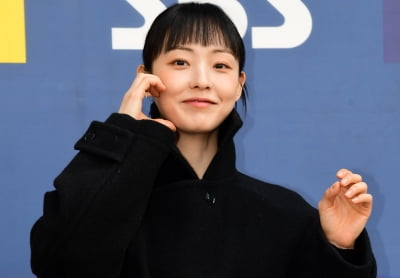 [TEN 포토] 전소니 '수줍은 볼하트'