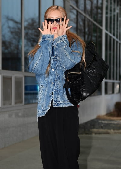[TEN 포토] 블랙핑크 로제 '월드투어 갑니다'