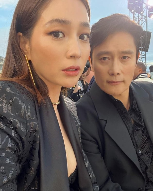 이민정 피드에 박제된 ♥이병헌…비주얼 국가대표답네