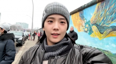 블랙핑크 지수, 금실 좋은 부모님 셀카 삼매경 속 "너무 춥고 난 혼자"