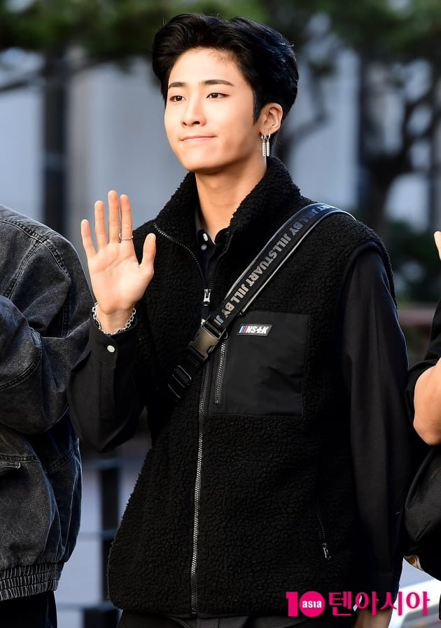 [TEN 포토] TAN 지성 '매력적인 미소'