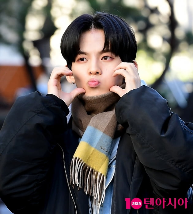 [TEN 포토] TAN 현엽 '귀요미 하트발사'