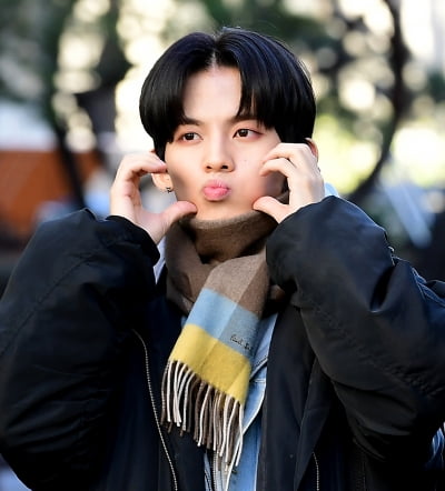 [TEN 포토] TAN 현엽 '귀요미 하트발사'