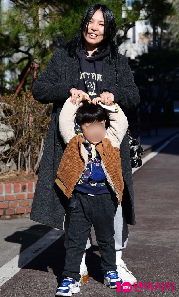 [TEN 포토] 알리 '아들과 함께 행복한 미소'