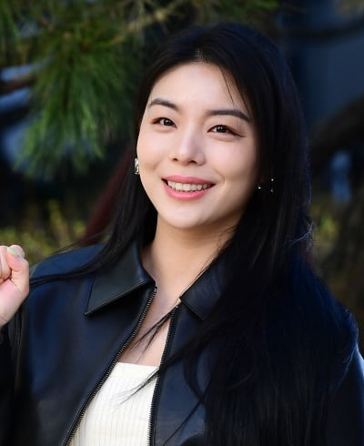 [TEN 포토] 에일리 '방송국 밝히는 미소'
