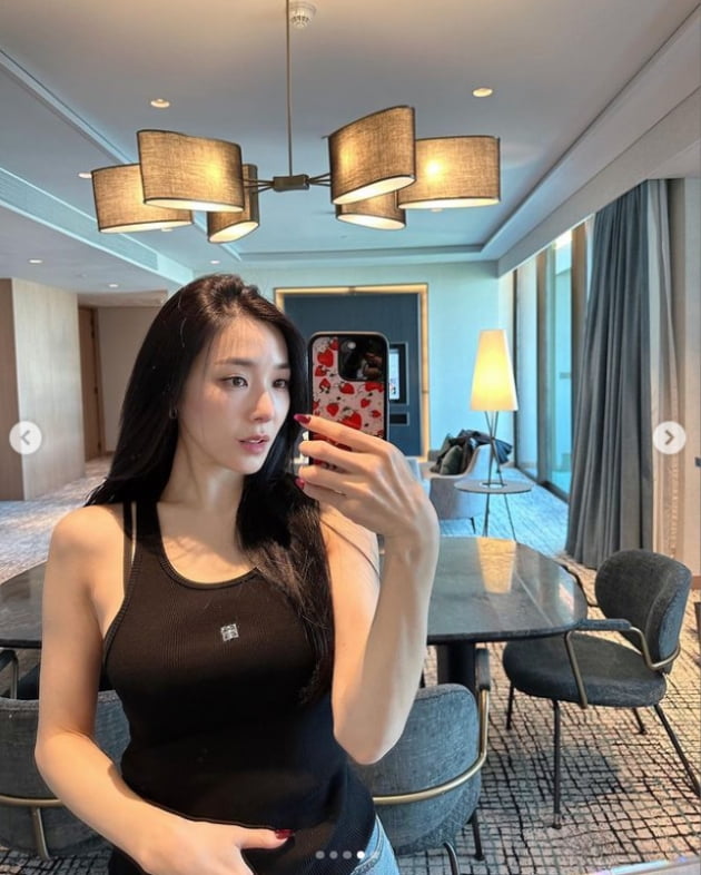 티파니 영, 점점 더 과감해진 패션...화사함 예쁨