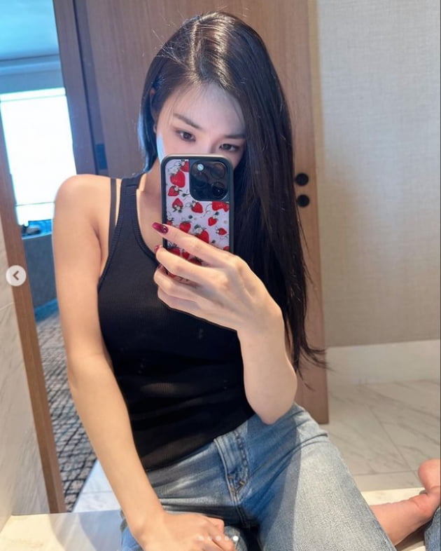 티파니 영, 점점 더 과감해진 패션...화사함 예쁨