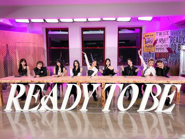 트와이스, 화려하게 컴백 "새 월드투어로 원스 만날 생각에 설레"