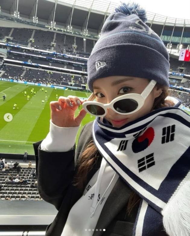 산다라박, 영국에서 손흥민 경기 직관...네일아트로 태극기를 그렸어요