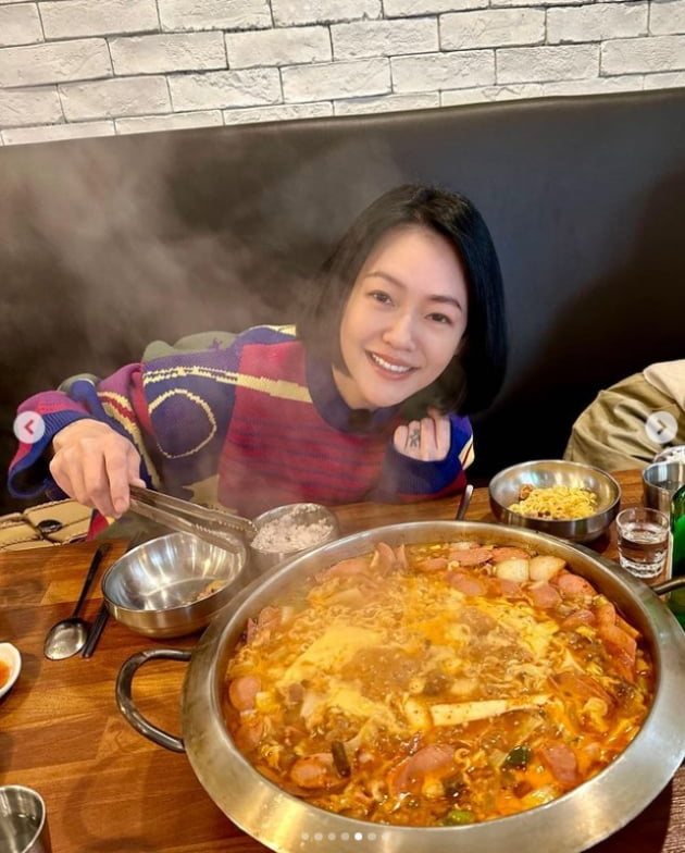 '구준엽 처제' 서희제, 교복입고 젊은 척하기...행복한 한국여행