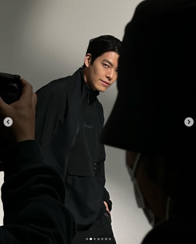 '신민아♥' 김우빈, 압도적 비율...봄을 알리는 청량한 비주얼